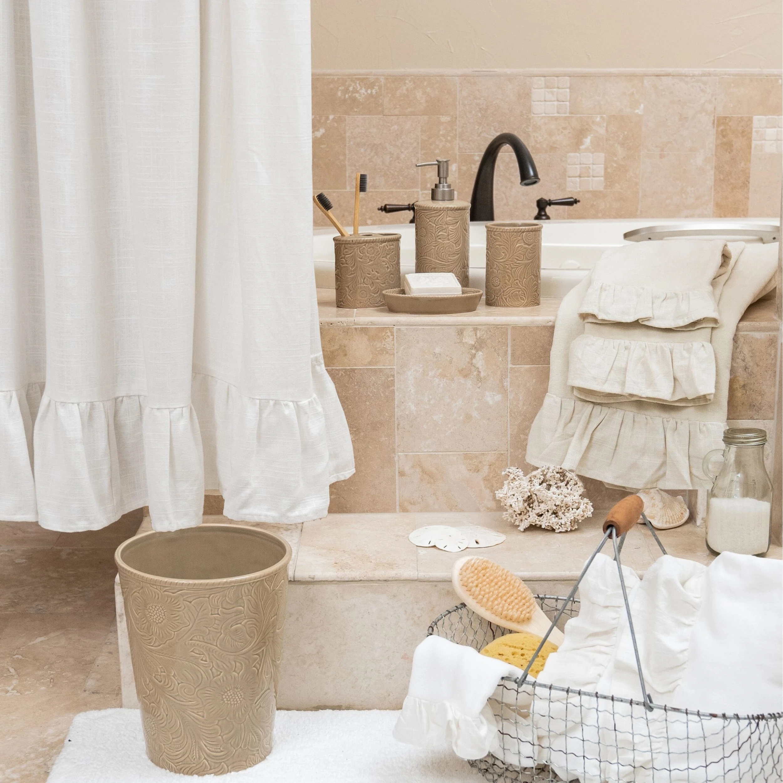 Brand new ???? HiEnd Accents Lily Towel Set, 3PC White ???? 4 Brand new ???? HiEnd Accents Lily Towel Set, 3PC White ???? - Image 2