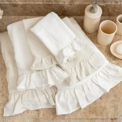 Brand new ???? HiEnd Accents Lily Towel Set, 3PC White ????