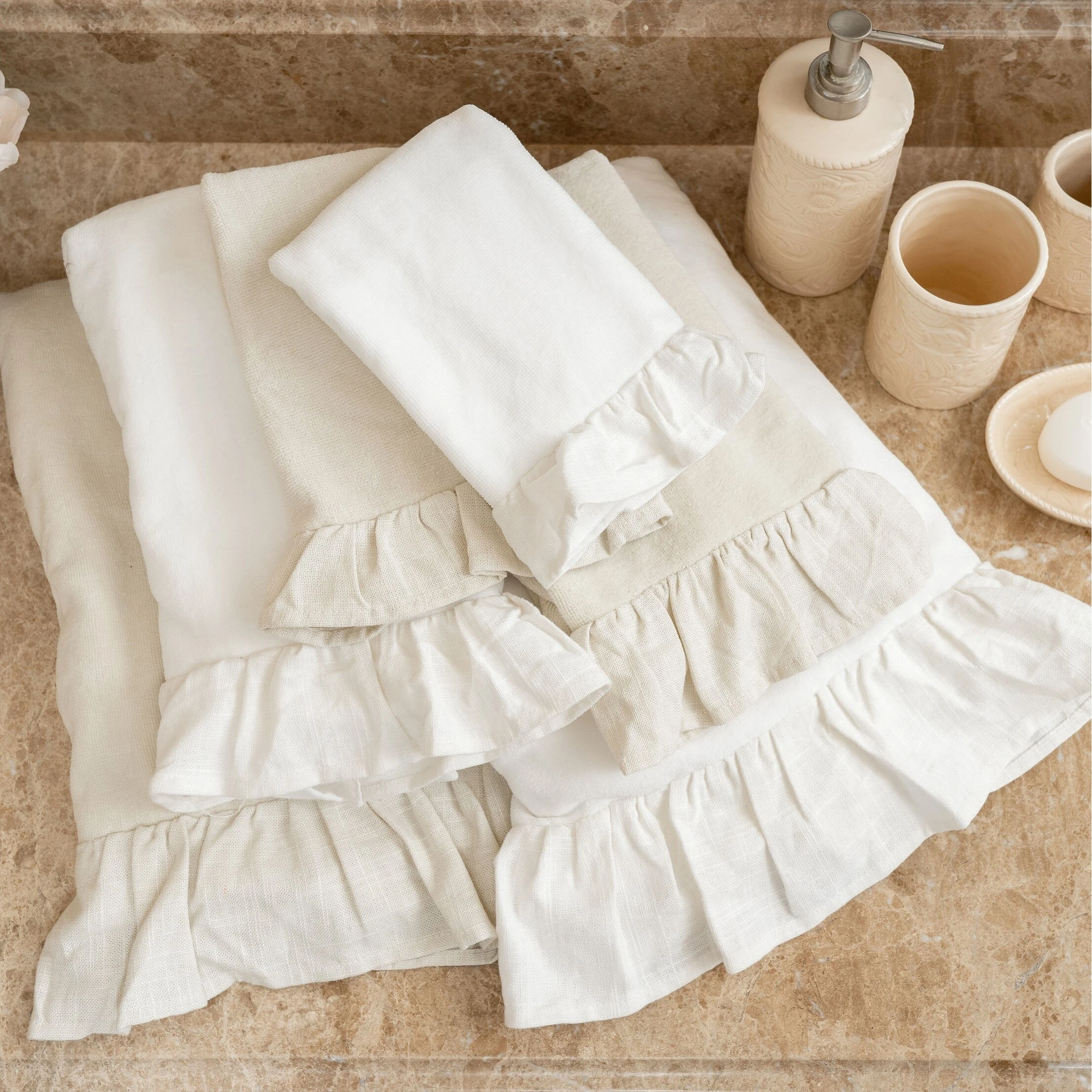 Brand new ???? HiEnd Accents Lily Towel Set, 3PC White ???? 3 Brand new ???? HiEnd Accents Lily Towel Set, 3PC White ????