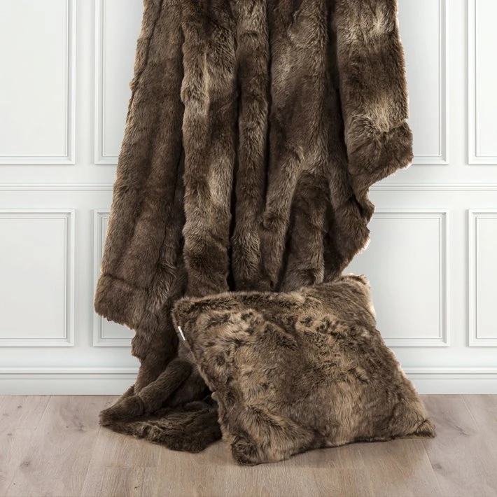 Top 10 ???? HiEnd Accents Oversized Wolf Faux Fur Throw Pillow, 22"x22" ???? 4 Top 10 ???? HiEnd Accents Oversized Wolf Faux Fur Throw Pillow, 22"x22" ???? - Image 2