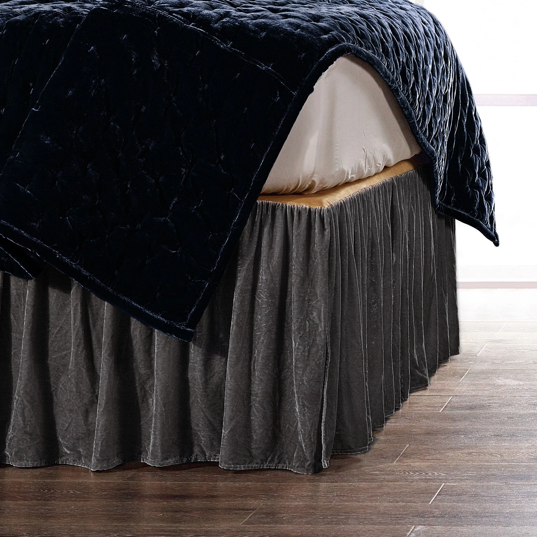 New ???? HiEnd Accents Stella Faux Silk Velvet Bed ???? Skirt, 1PC Midnight Blue ???? 6 New ???? HiEnd Accents Stella Faux Silk Velvet Bed ???? Skirt, 1PC Midnight Blue ???? - Image 4